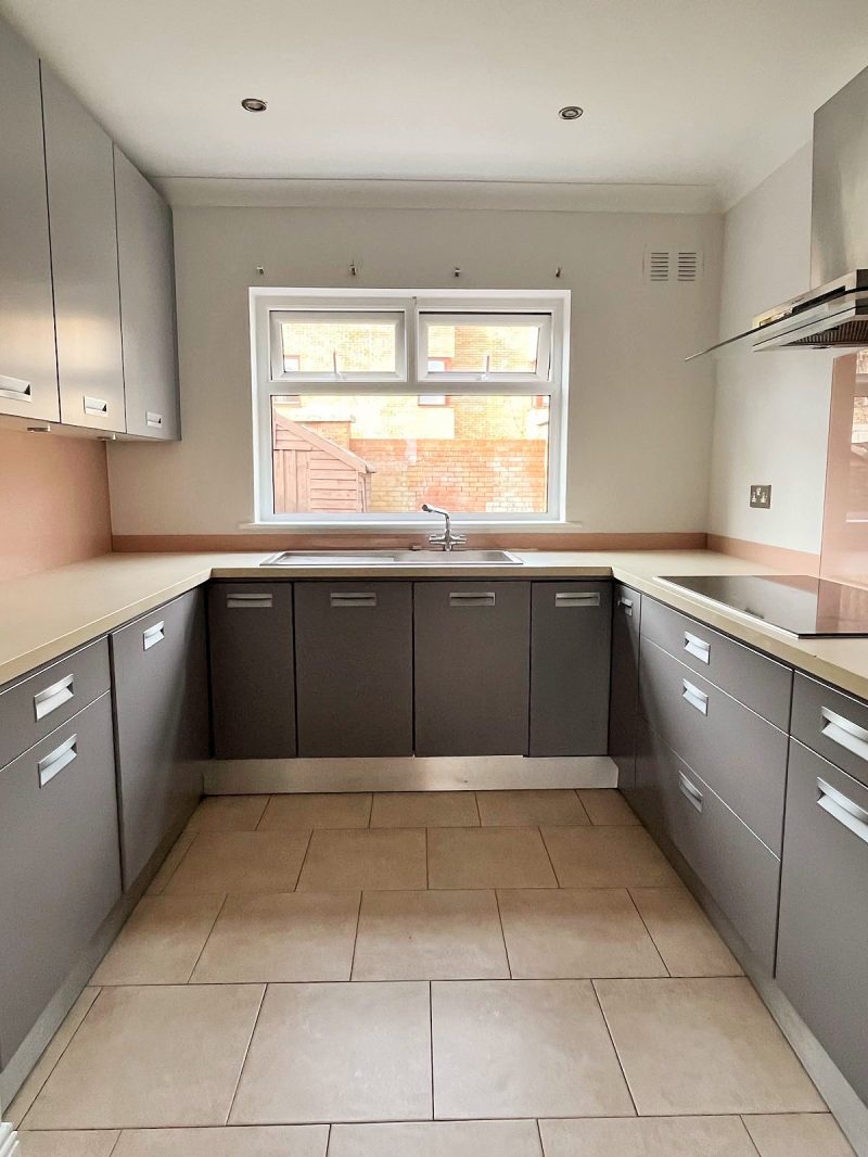 How to paint laminated surfaces / Painting laminated wardrobes and