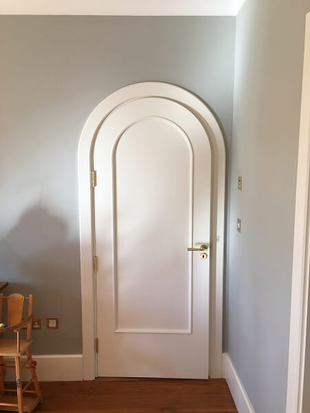 A wooden interior door after being painted by Impressions painters and decorators in Kilmacanogue